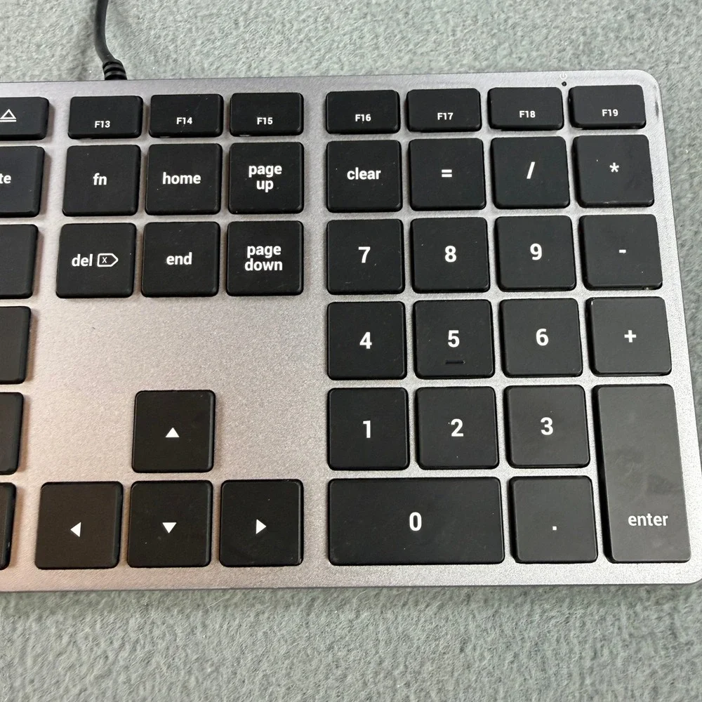 Satechi Slim W3 Wired Backlit Keyboard Mac USB-C Space Gray ST-UCSW3M
